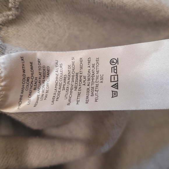 Pilcro Gray Asymmetrical Crop Pullover Sz Small - Picture 4 of 5